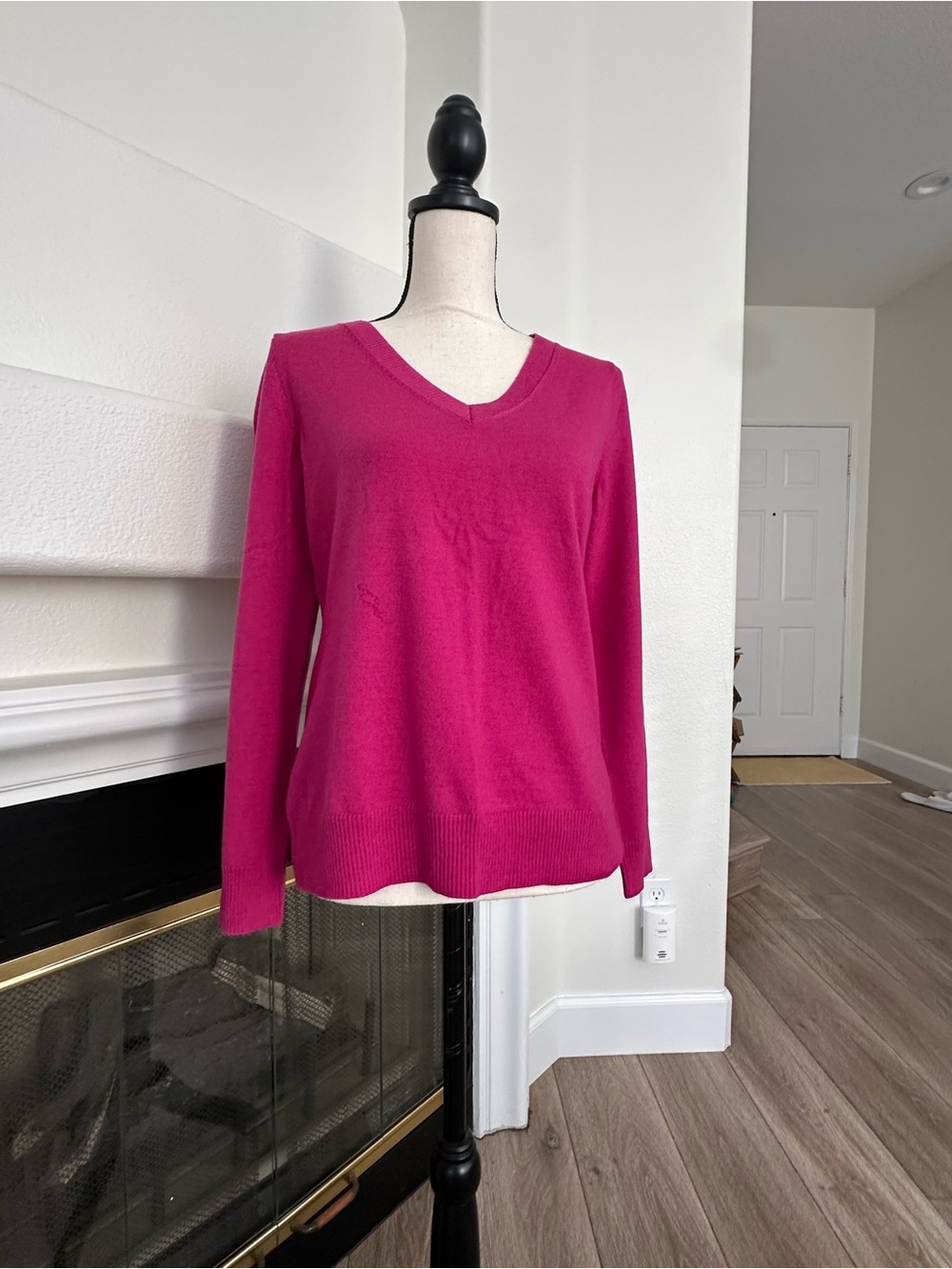 Banana Republic Fuschia Pink Merino Wool Blend V-Neck Sweater Petite Size L